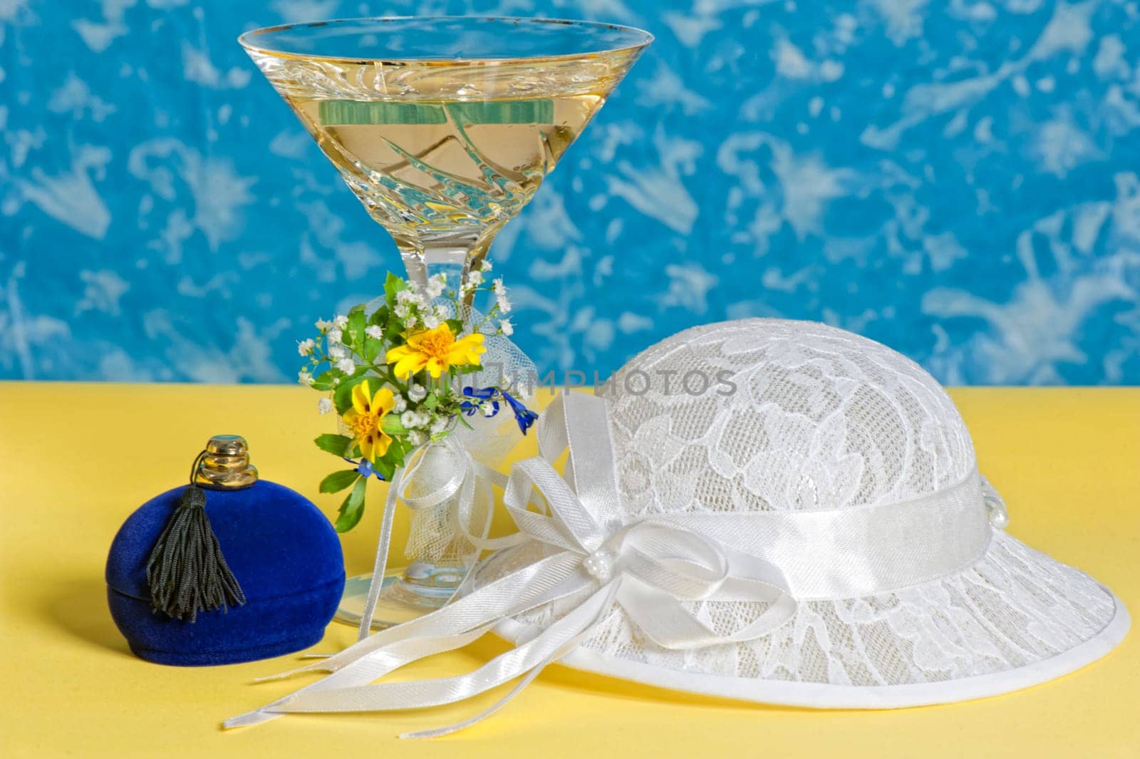 Arrangement with flowers and favors for wedding, baptism and First Communion