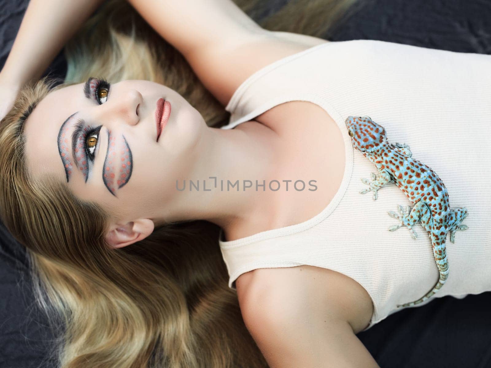 Portrait of young woman with Gekko gecko