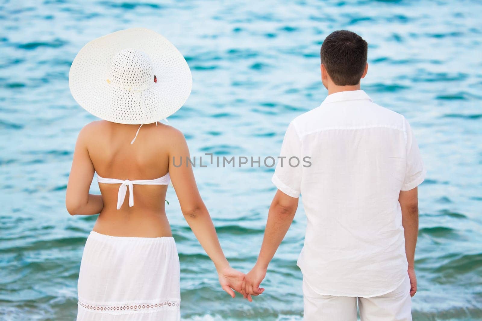 Rear view of romantic couple near the ocean