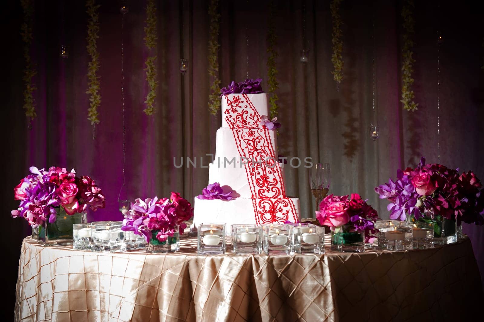 Image of a beautifully decorated wedding cake