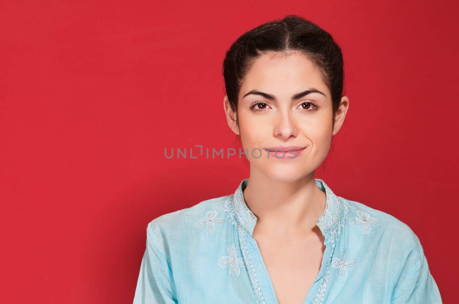 Close-up portrait of a young woman smiling
