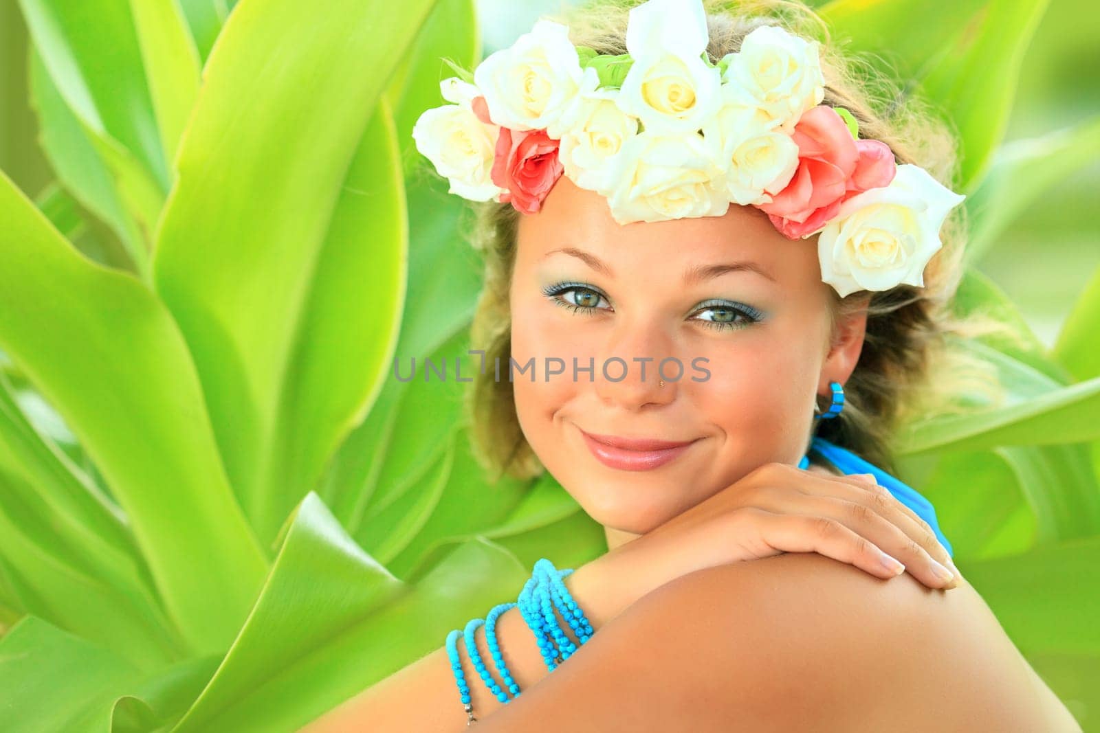 Portrait of a smiling young woman with flowers