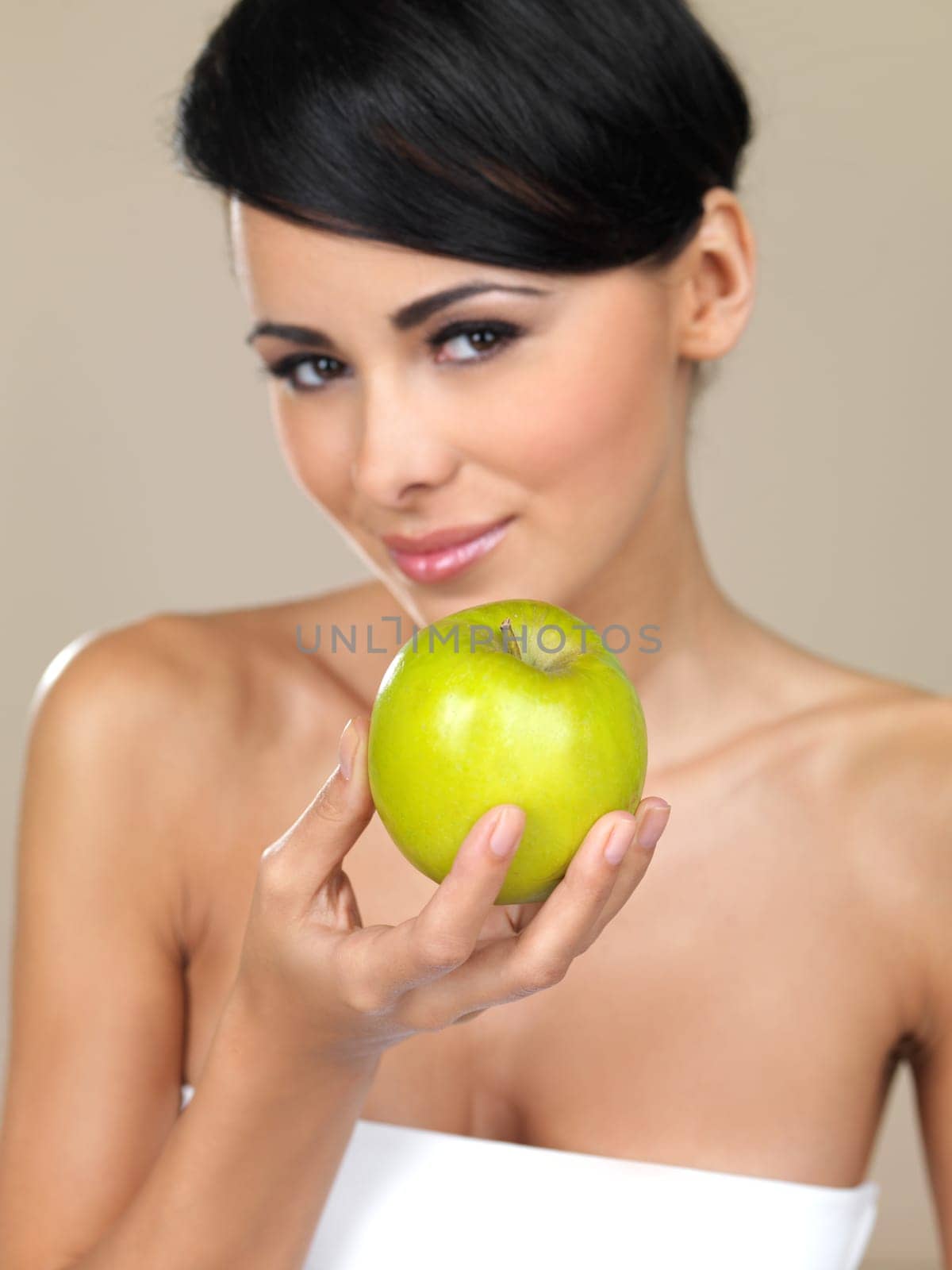 Portrait of beautiful woman, she holding green apple