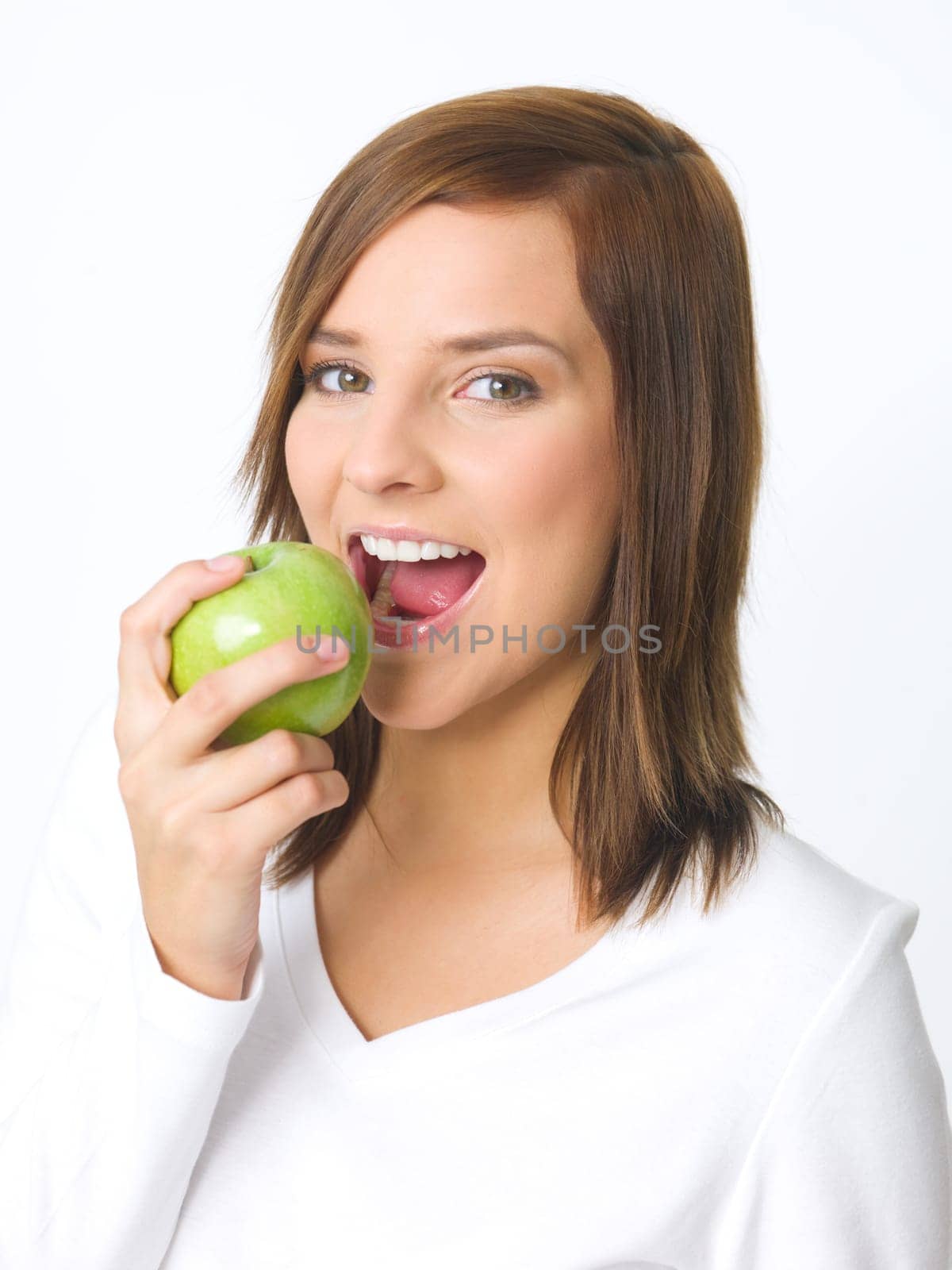 Portrait of beautiful young woman holding green apple