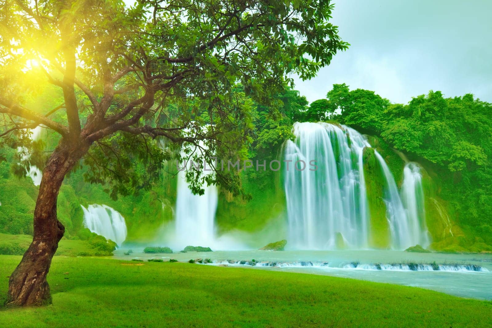 Banyue or Ban Gioc waterfall along Vietnamese and Chinese board.