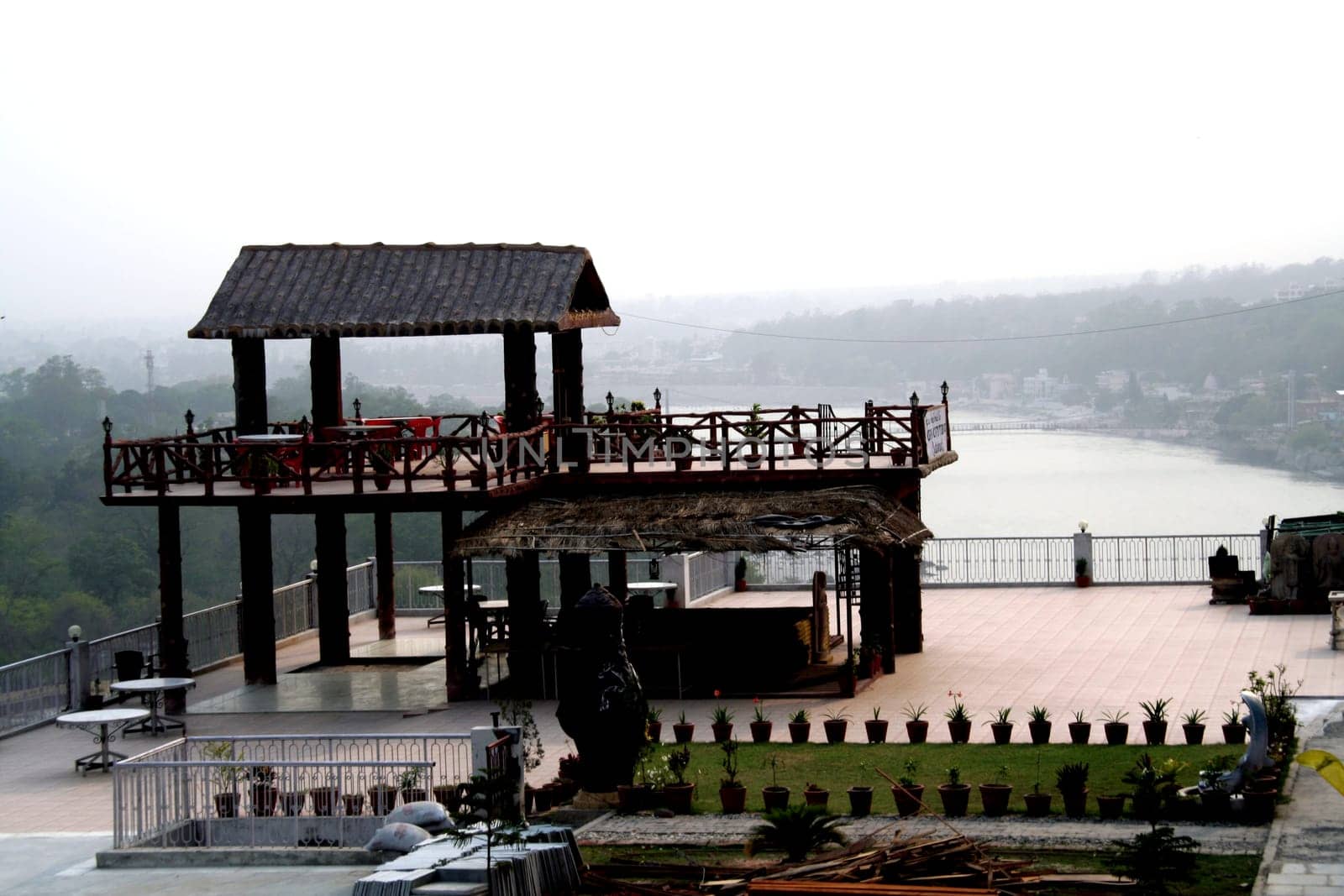 Covered roofs with open sides provide access to 360 degree viewing