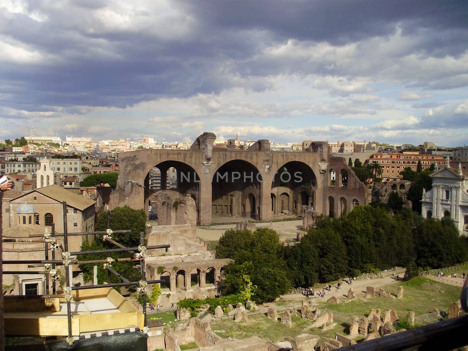 Glipses of ancient Rome seen from the Forum.