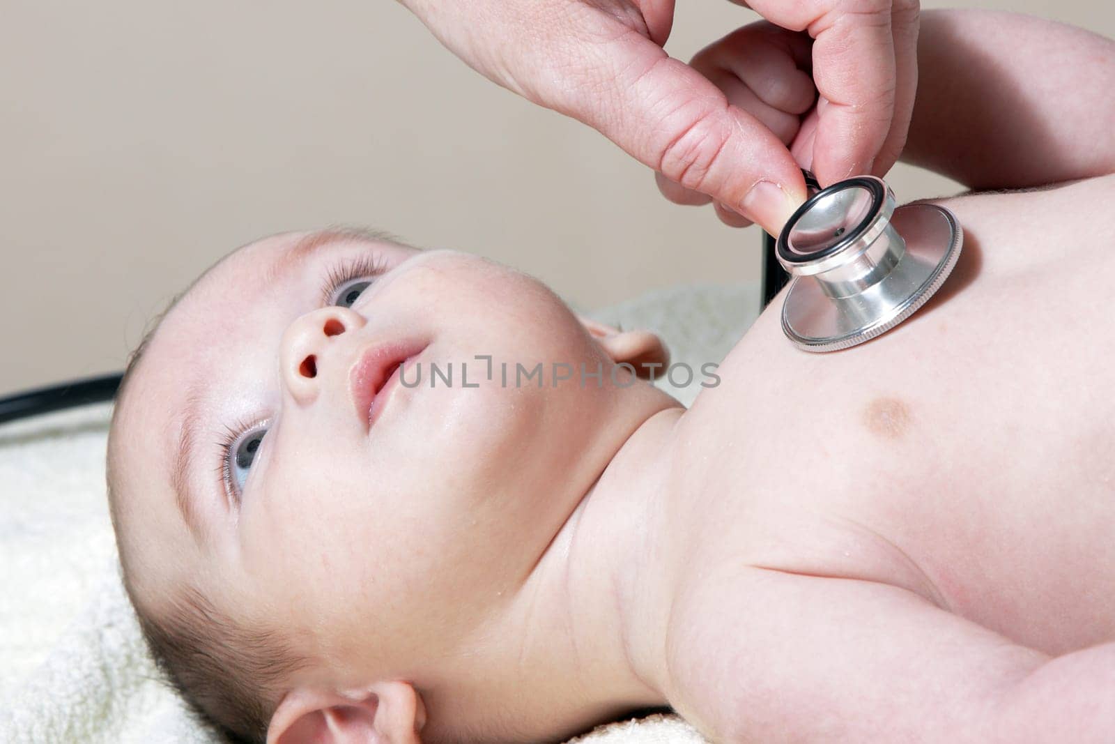 Stethoscope listening to a baby&#039 s heart beat