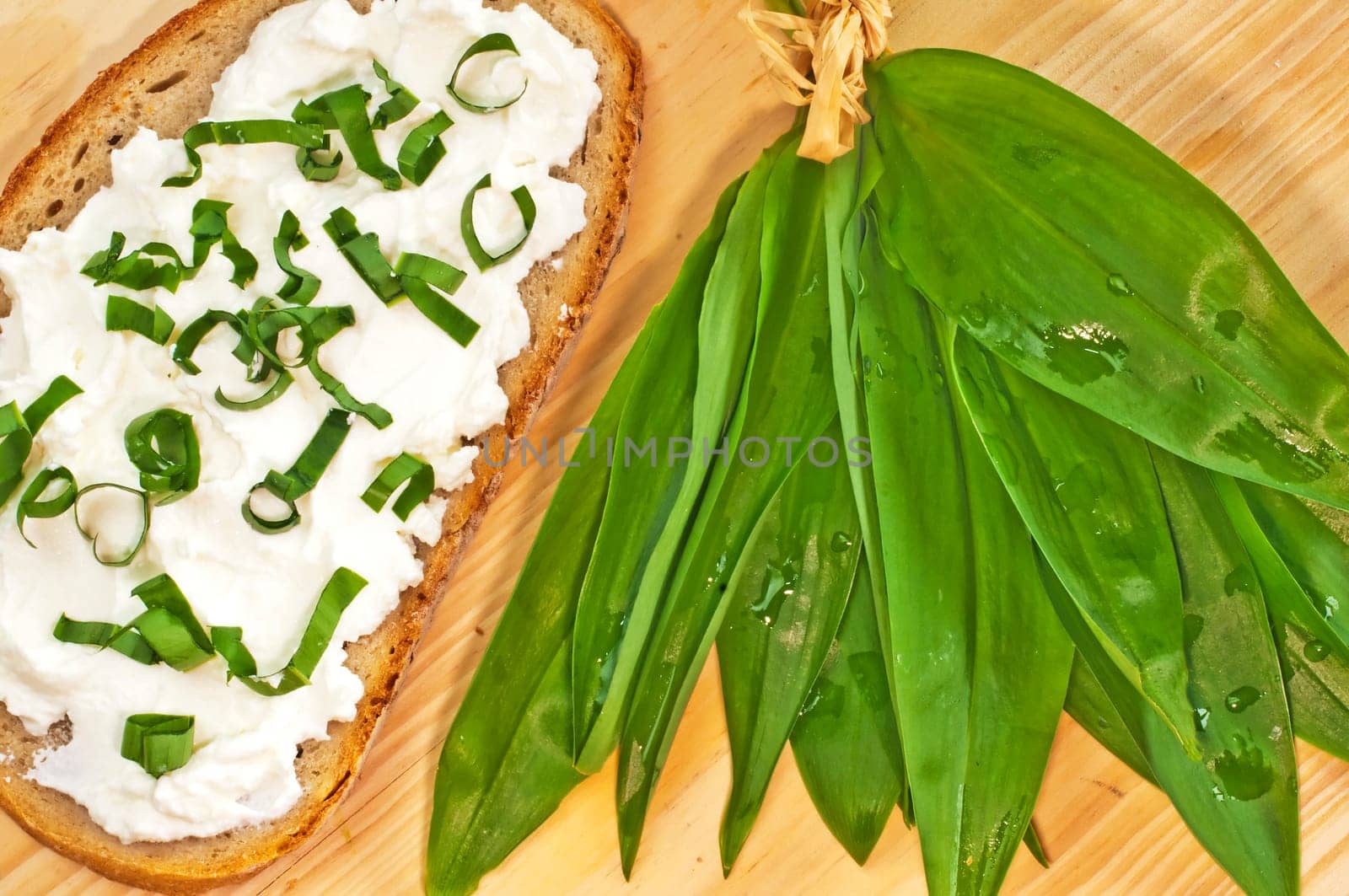 Bread with quark and wild garlic
