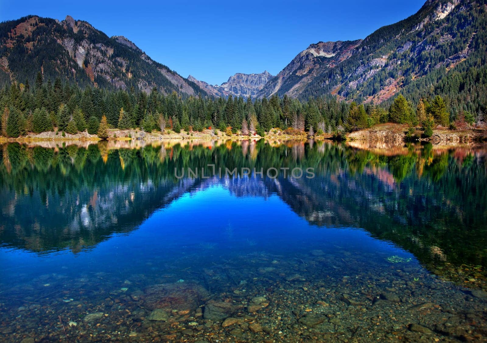 Gold Lake Reflection Mount Chikamin Peak Fall Snoqualme Pass Wenatchee National Forest Wilderness Washington