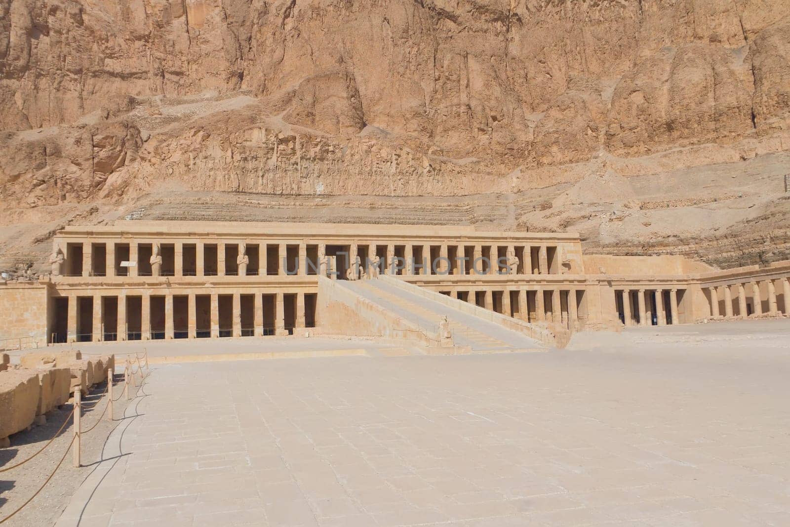 Overview Temple of Queen Hatshepsut at Luxor (Egypt)