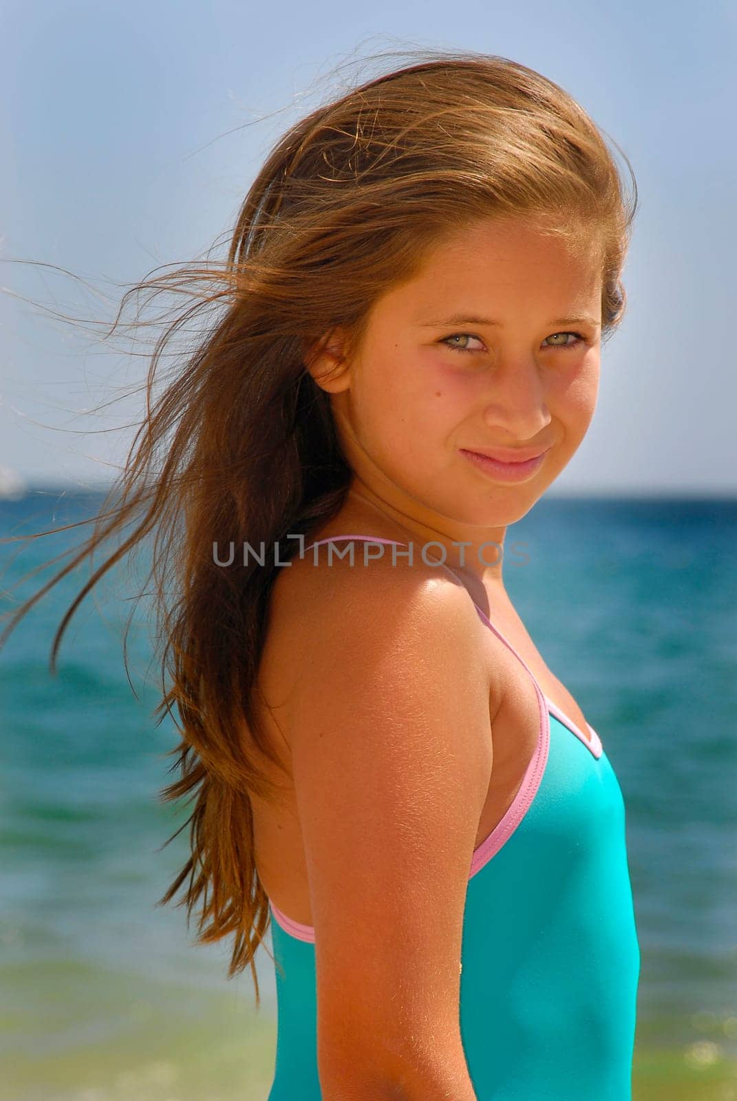 Beautiful young girl posing in the beach