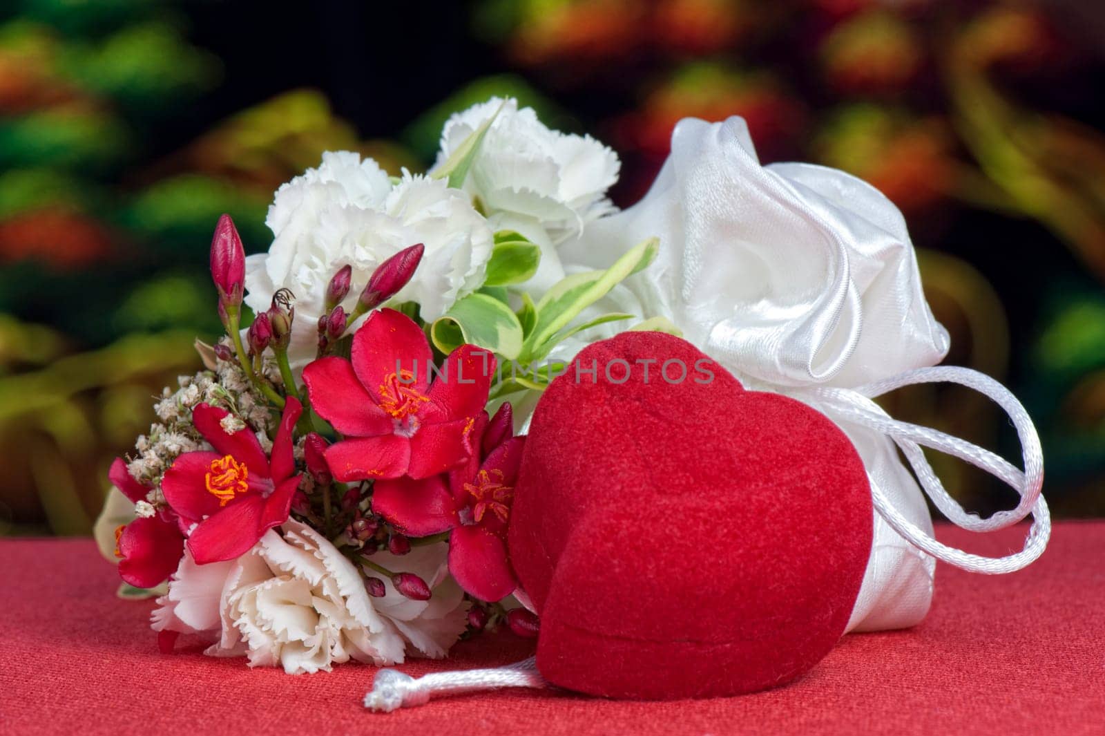 Arrangement with flowers and favors for wedding, baptism and First Communion