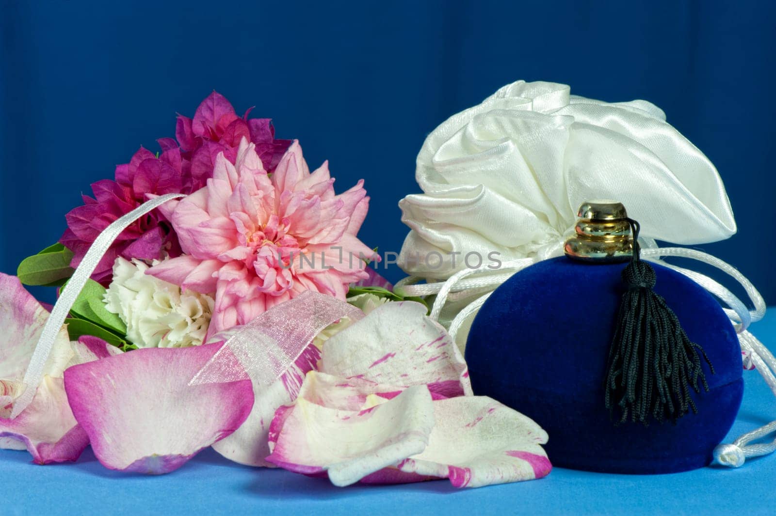Arrangement with flowers and favors for wedding, baptism and First Communion
