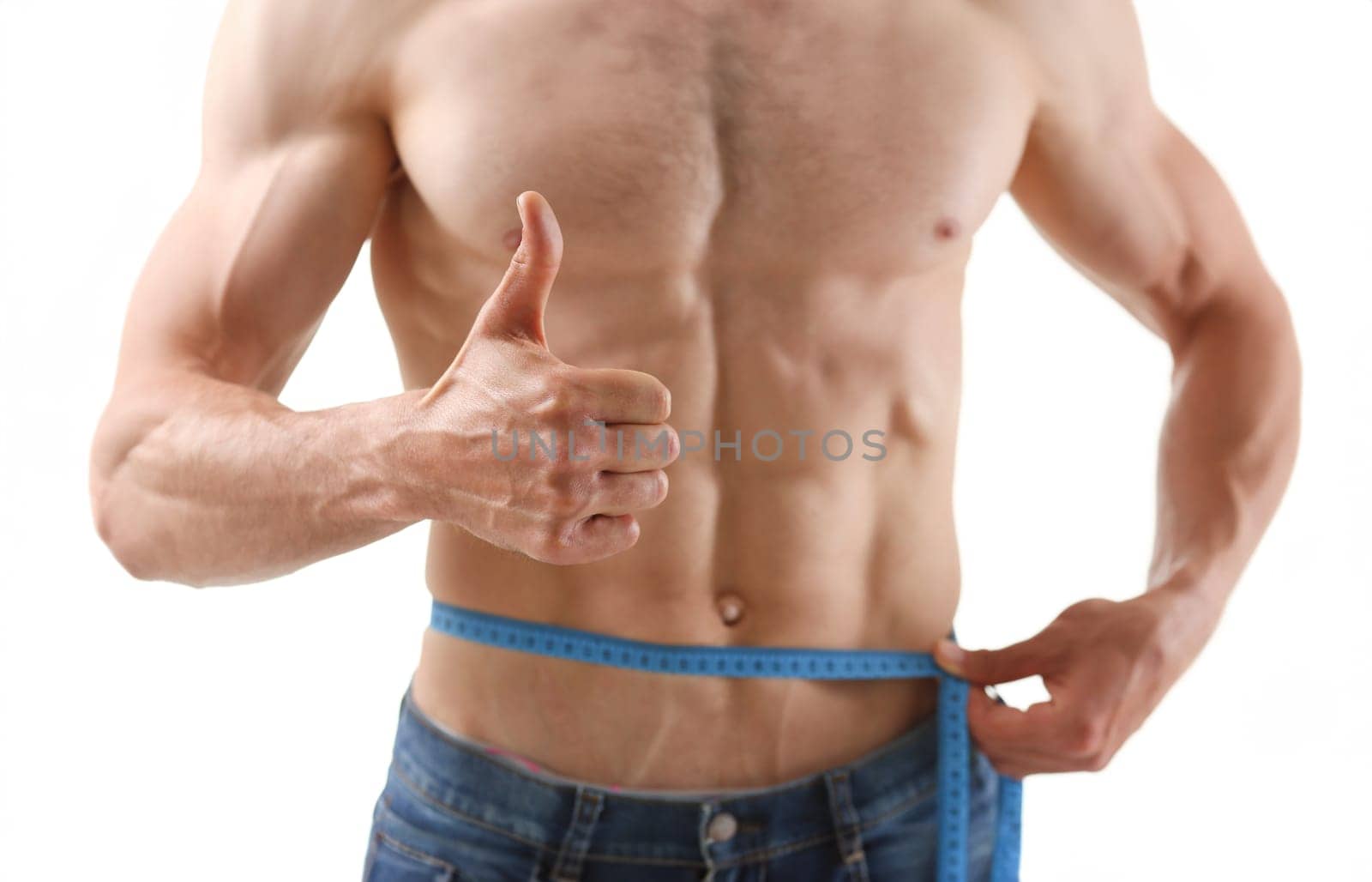 The man lost weight thanks to a diet and pumped the press