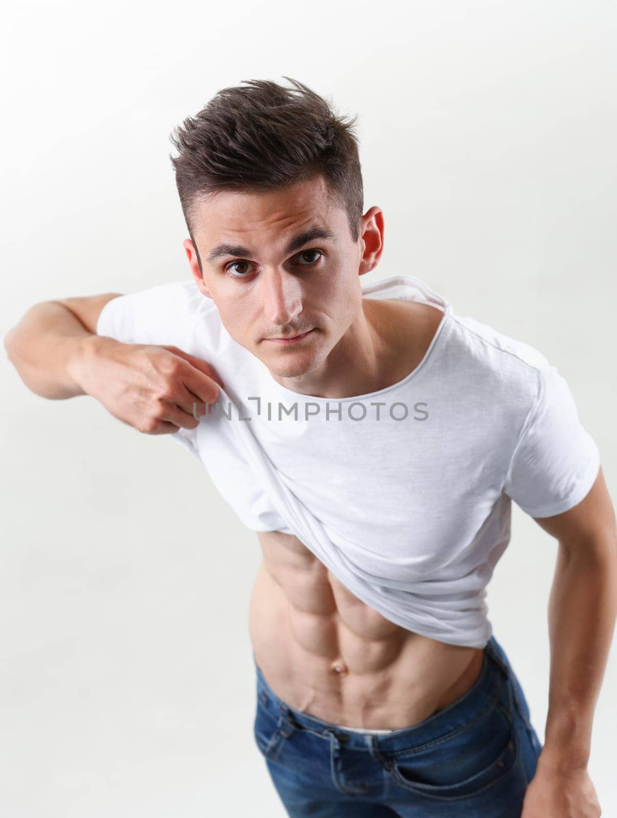 Strong male press thanks to diet and constant training