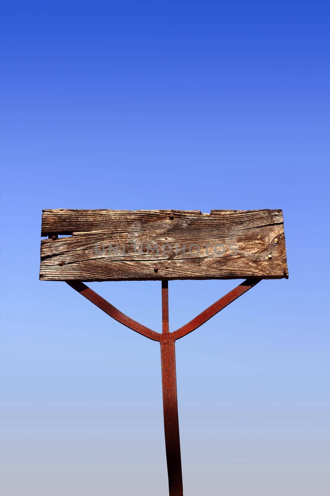 aged wooden vintage sign signal blank copyspace blue sky
