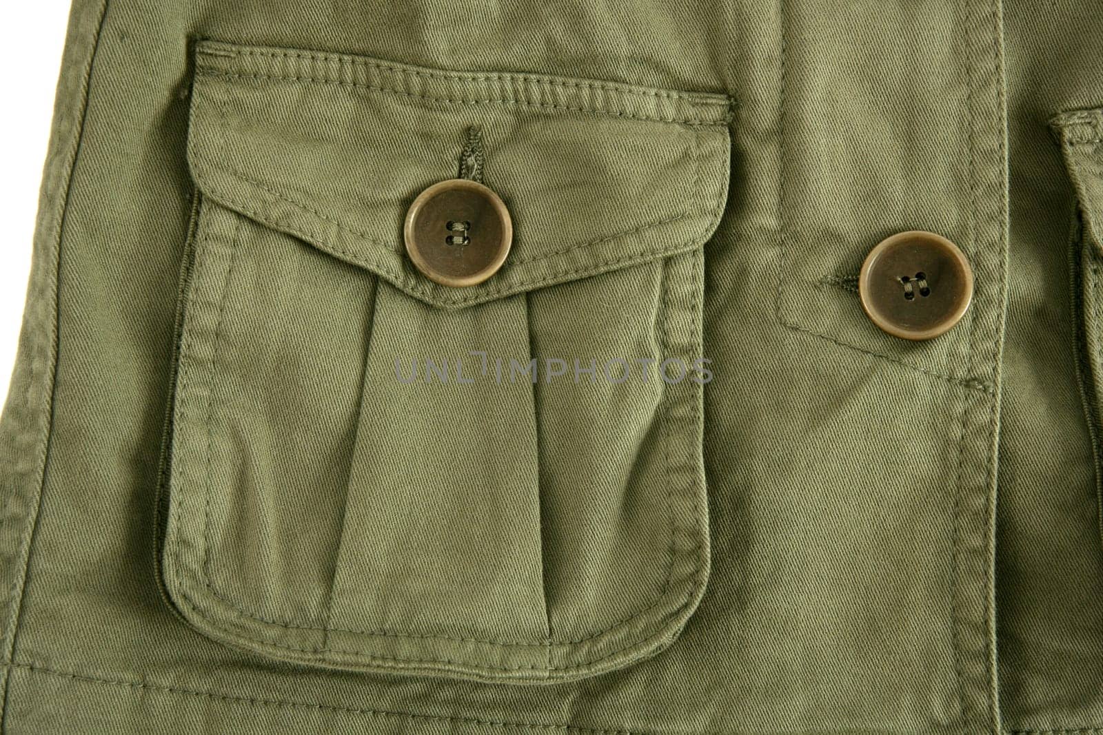 green jacket pocket militar inspired fashion trend detail