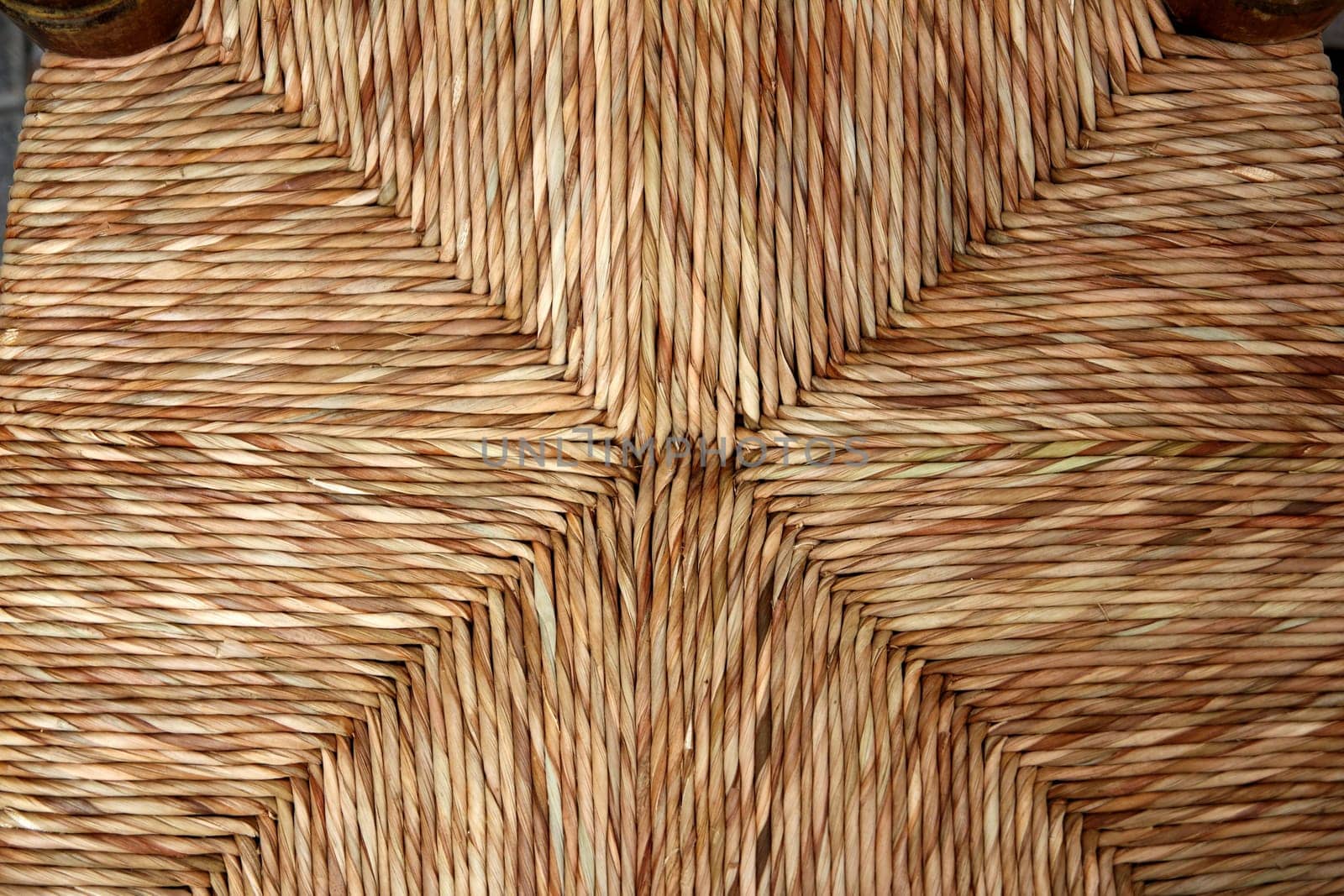 enea chair seat handcrafted with traditional dried reeds grass in Spain