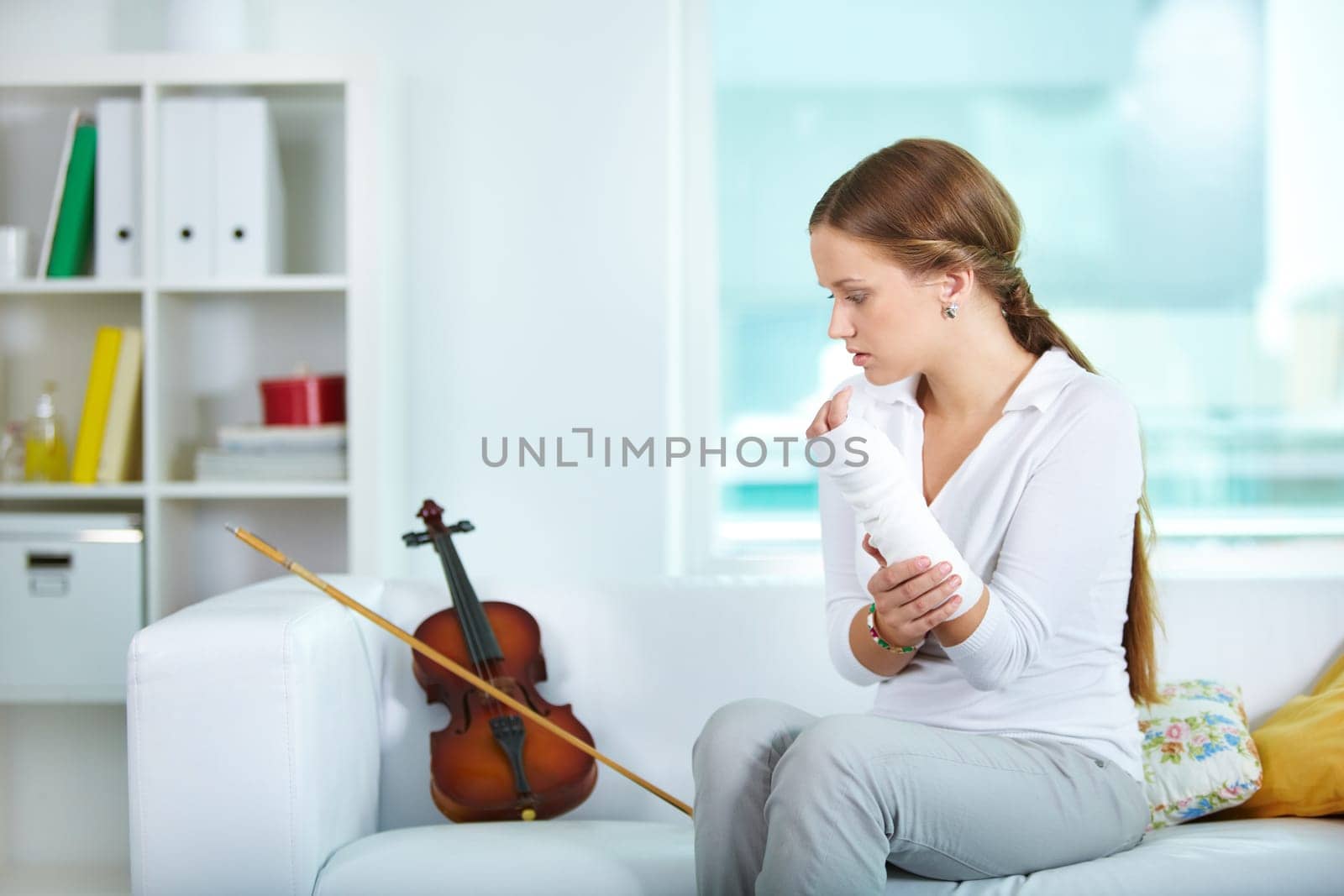 Portrait of a young violinist with broken arm