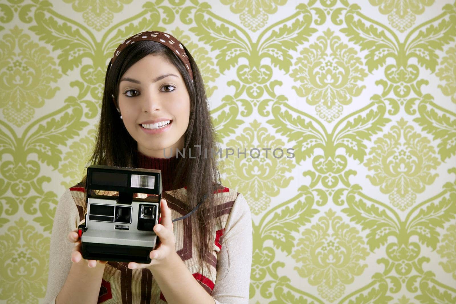 Retro photo camera shooting woman green sixties wallpaper vintage