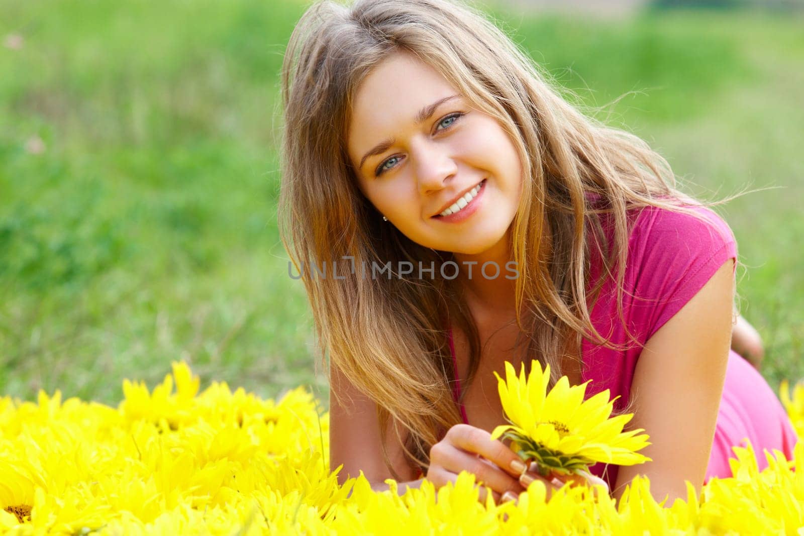 Photo of pretty girl with sunflower looking at camera on sunny day
