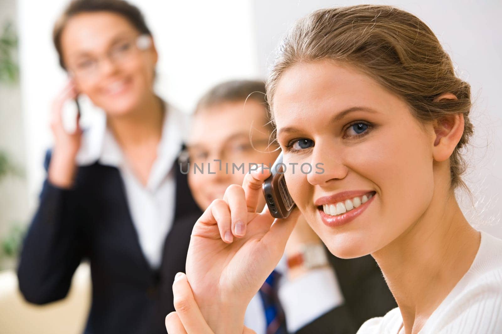 Portrait of beautiful business woman talking with people on her mobile phone
