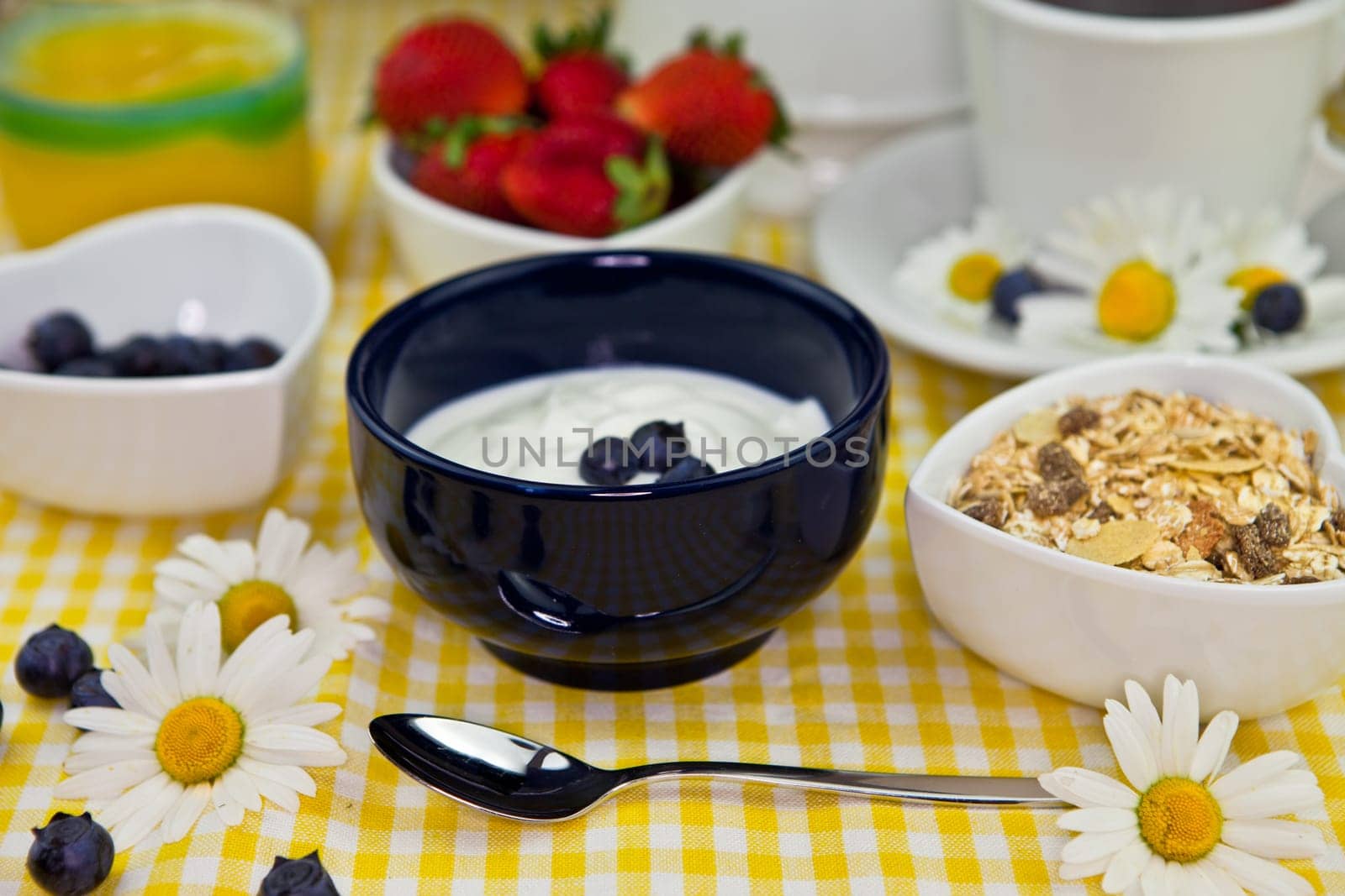 Yoghurt with blueberries