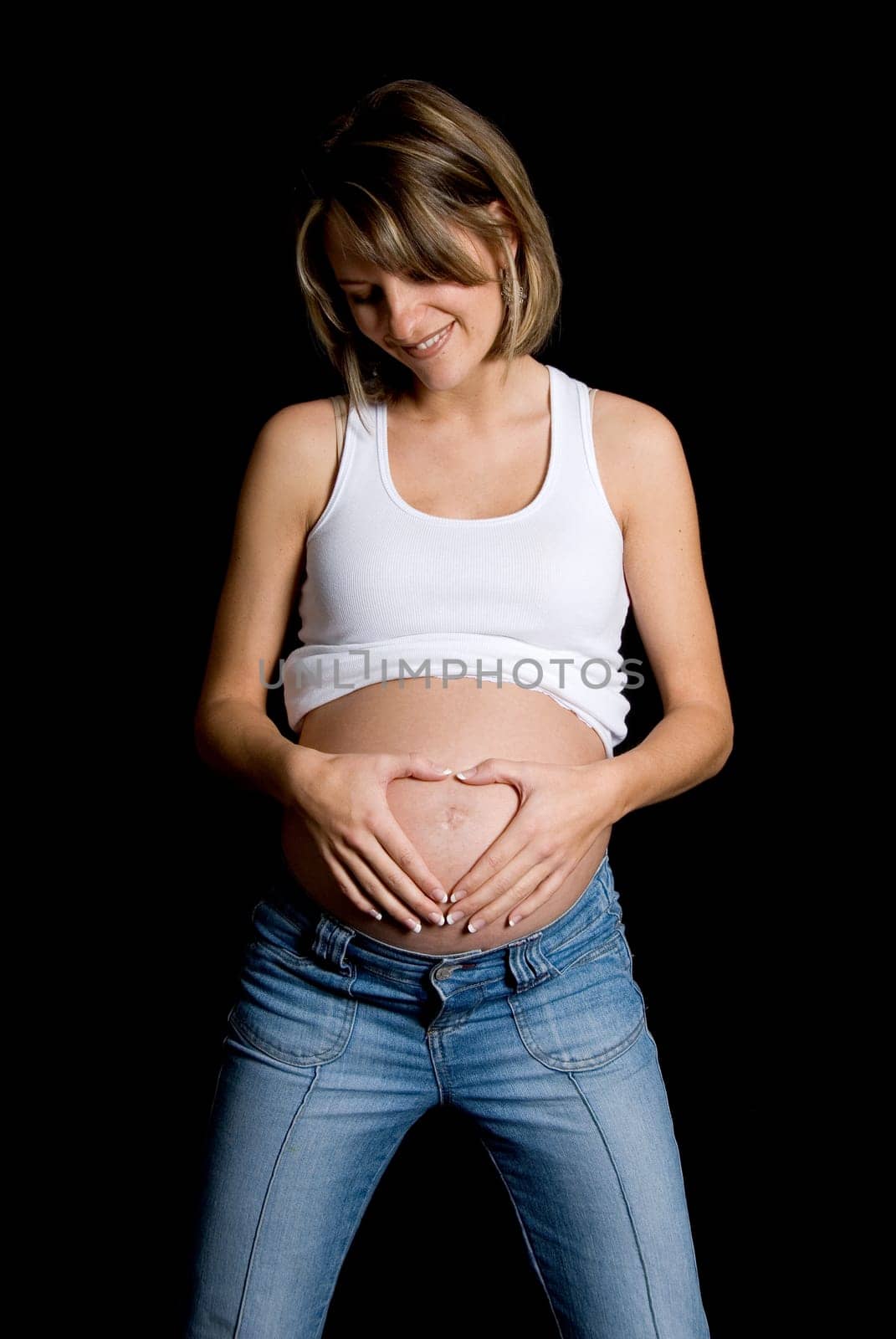 hands doing a heart shapeon the belly