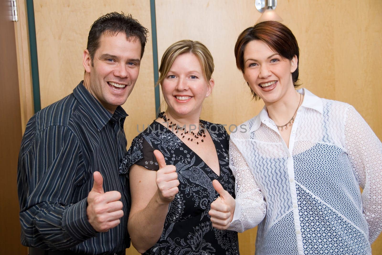 3 colleagues with their thumbs up