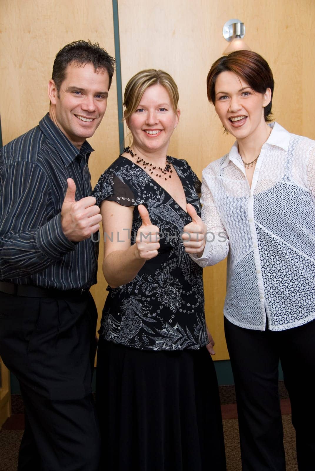 3 colleagues with their thumbs up