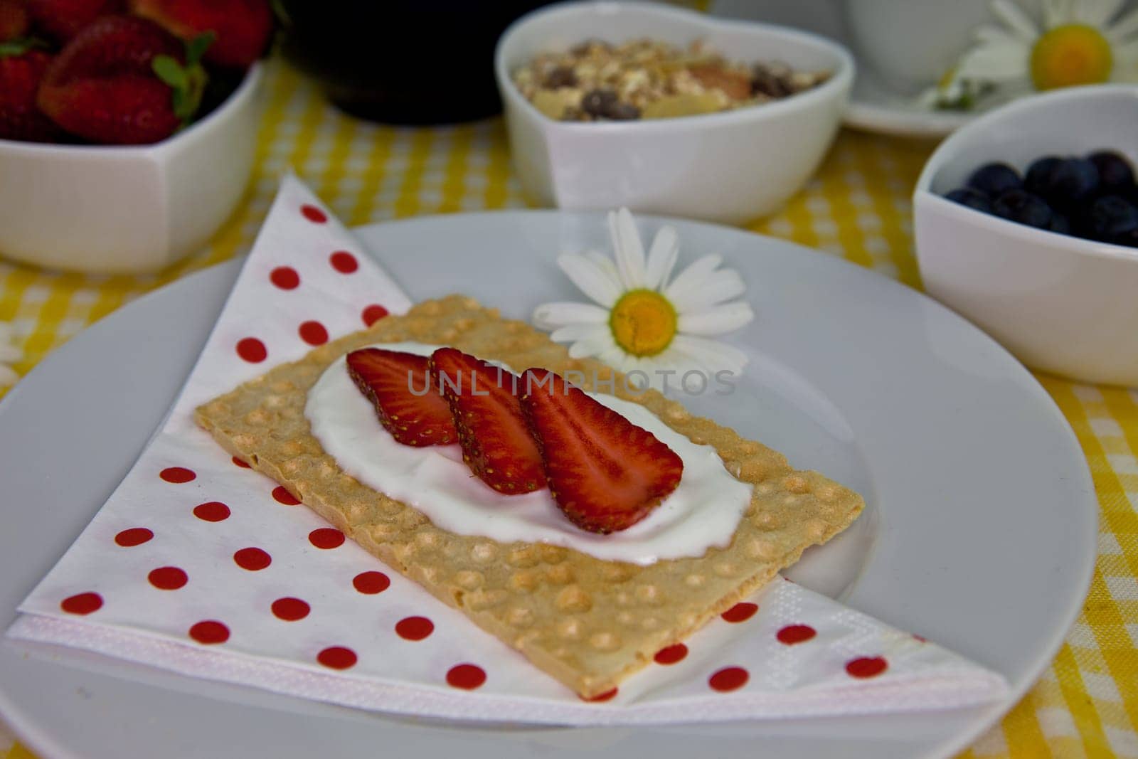 Crispbread with fruit