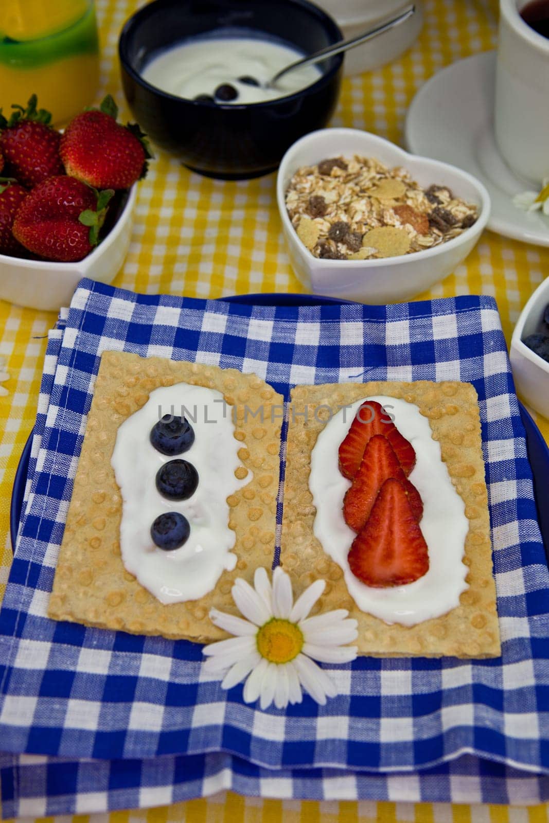 Crispbread with fruit