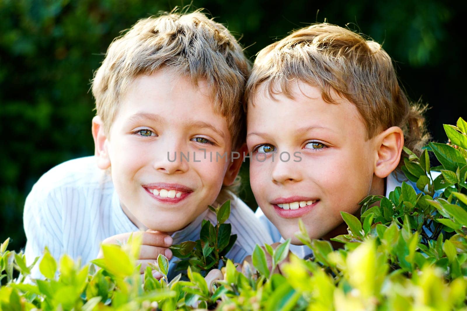Portrait of happy friends smiling at camera