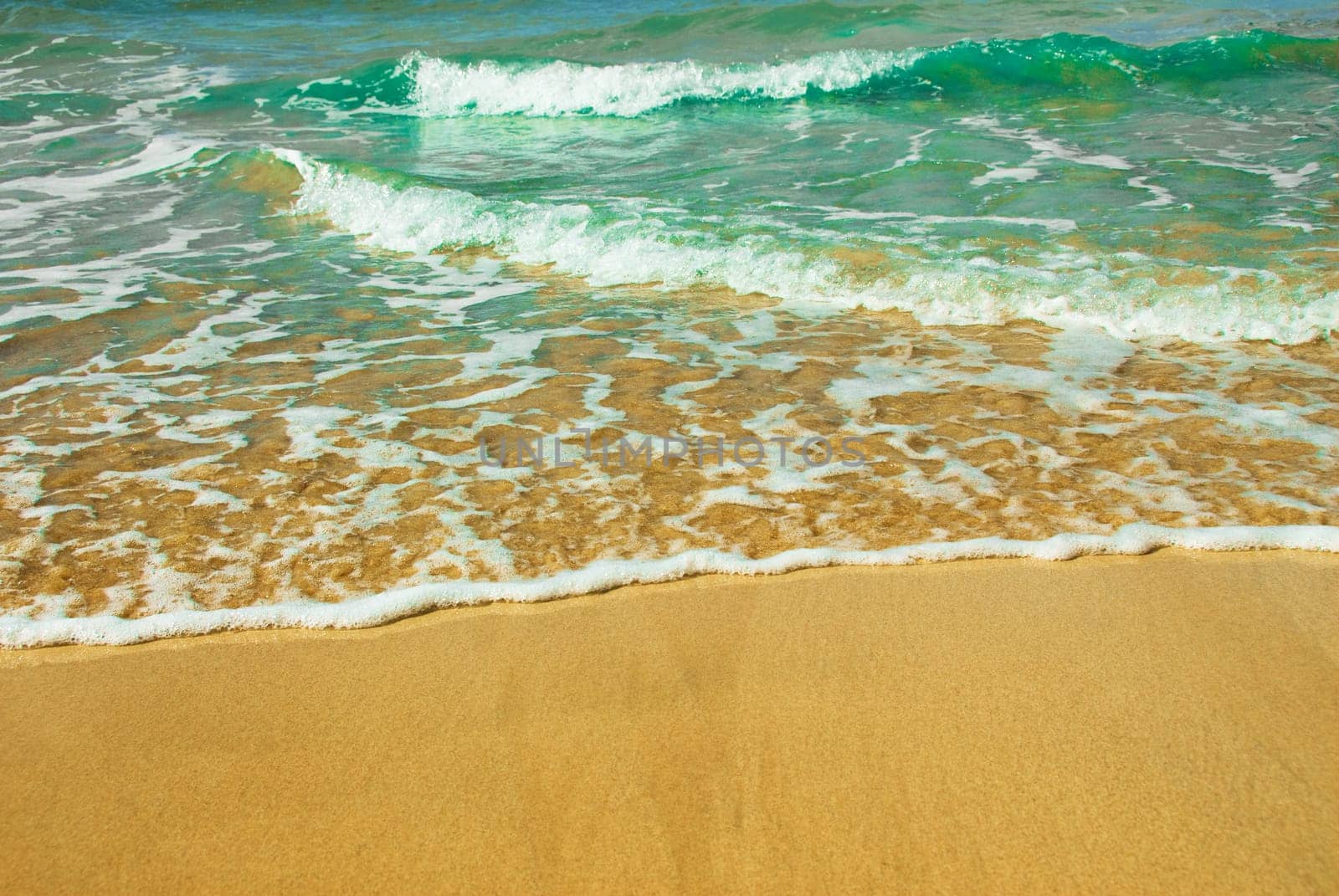 beach time with the ocean comming in