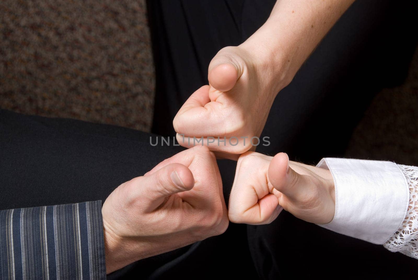 3 colleagues with their thumbs up