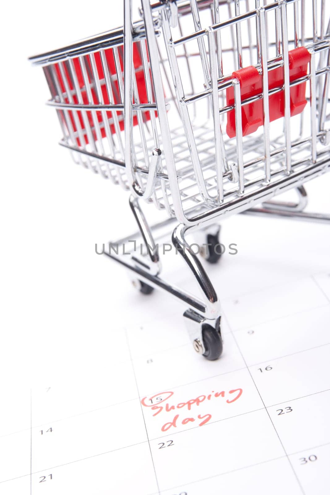 Shopping day reminder in calendar and shopping cart model - shopaholic concept. Look forward to shopping.