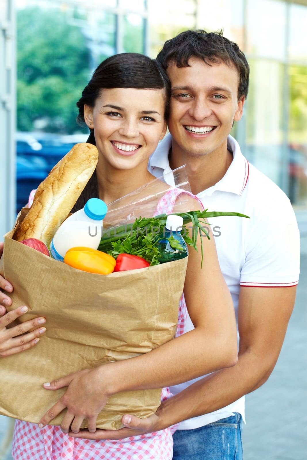 Portrait of a happy couple with foodstuff