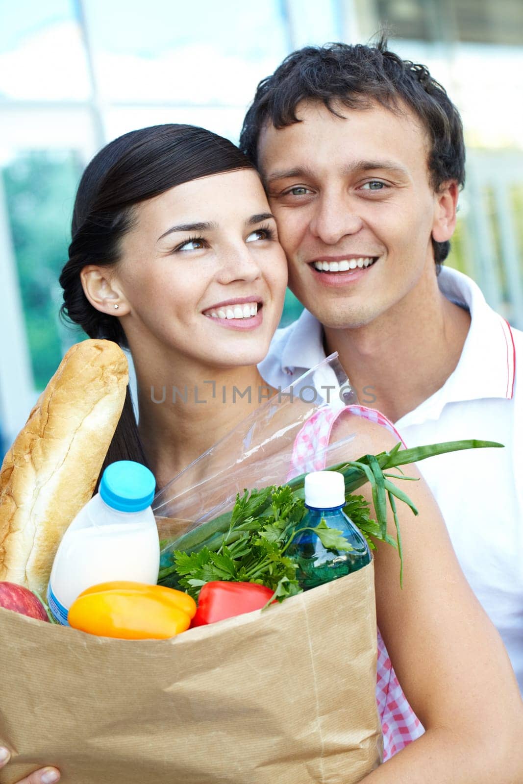 Portrait of a happy couple with foodstuff