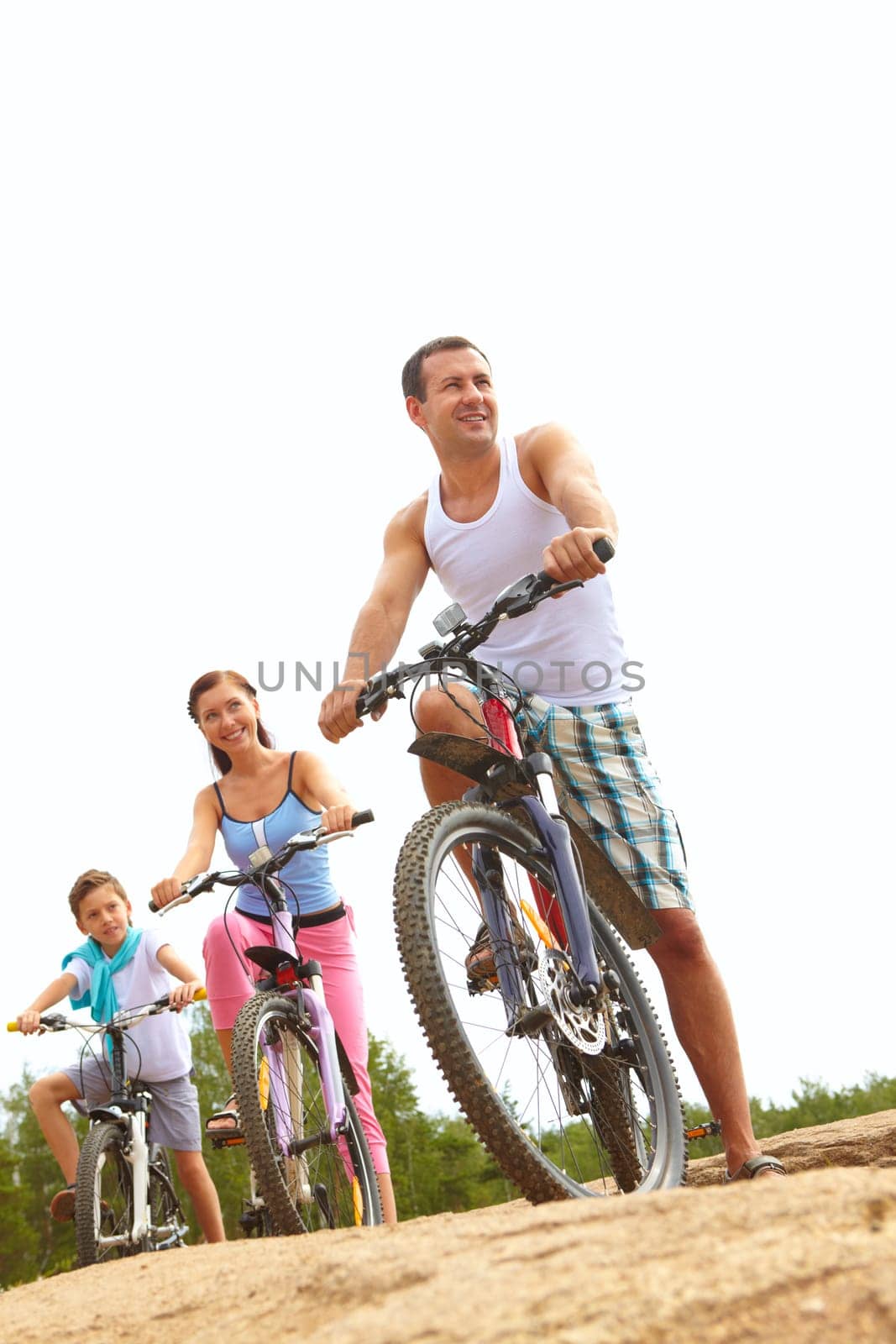 Family with one child cycling together