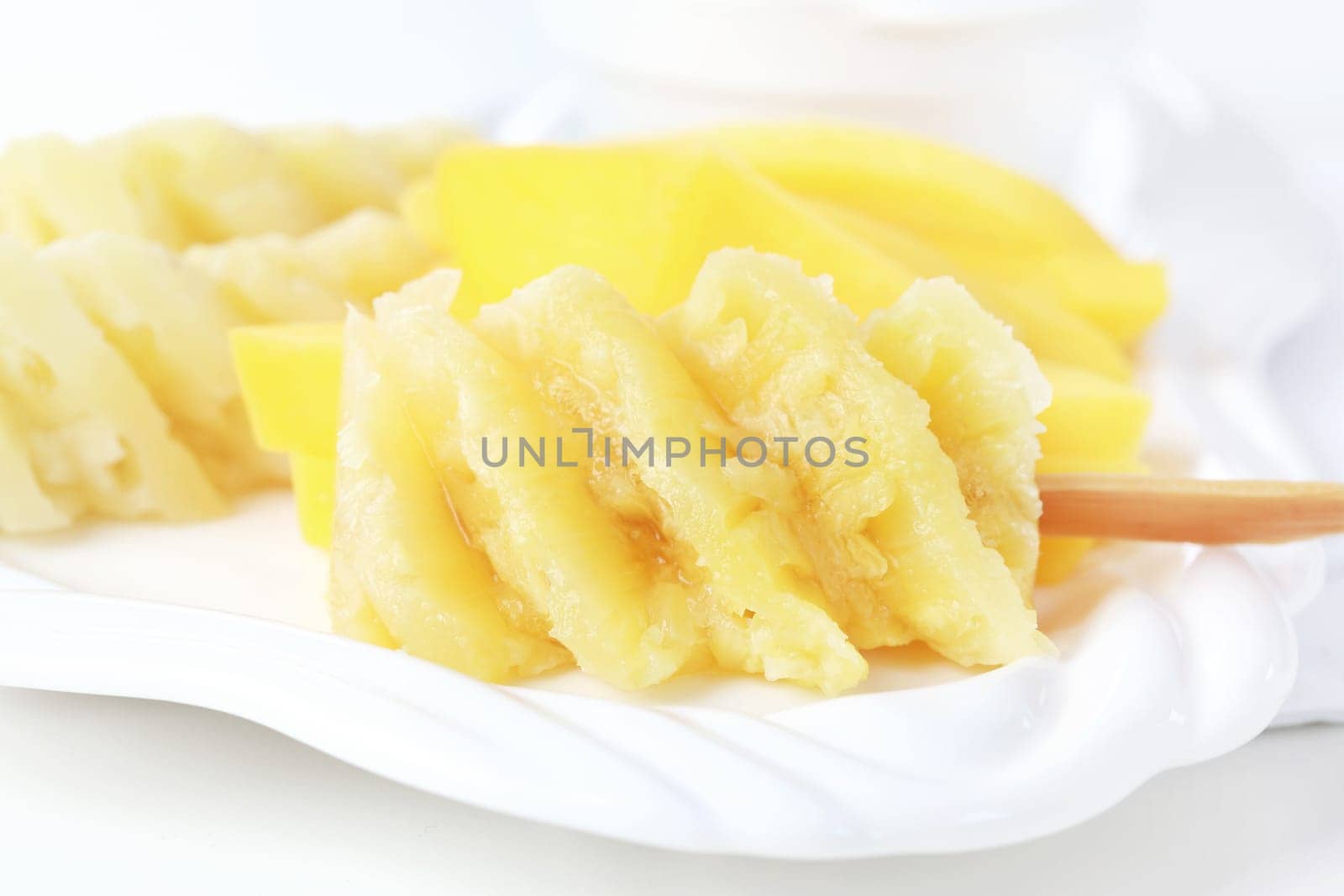 Light sommer snack - pineapple on stick