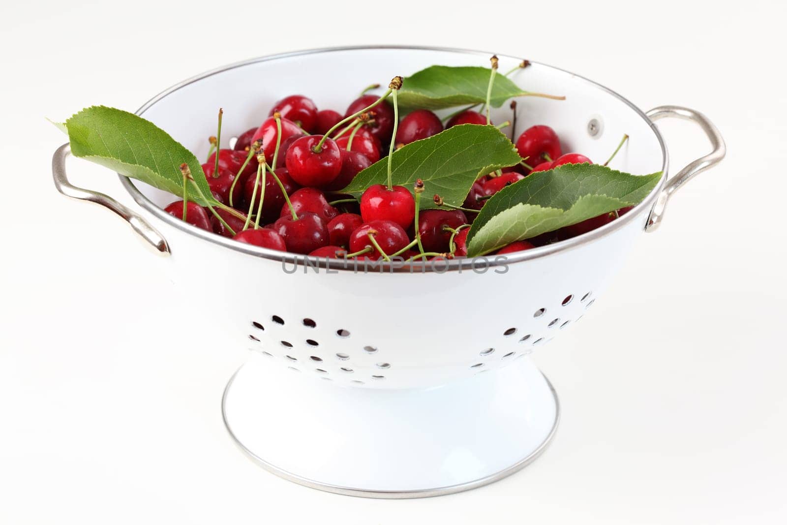 Fresh cherries in the bowl