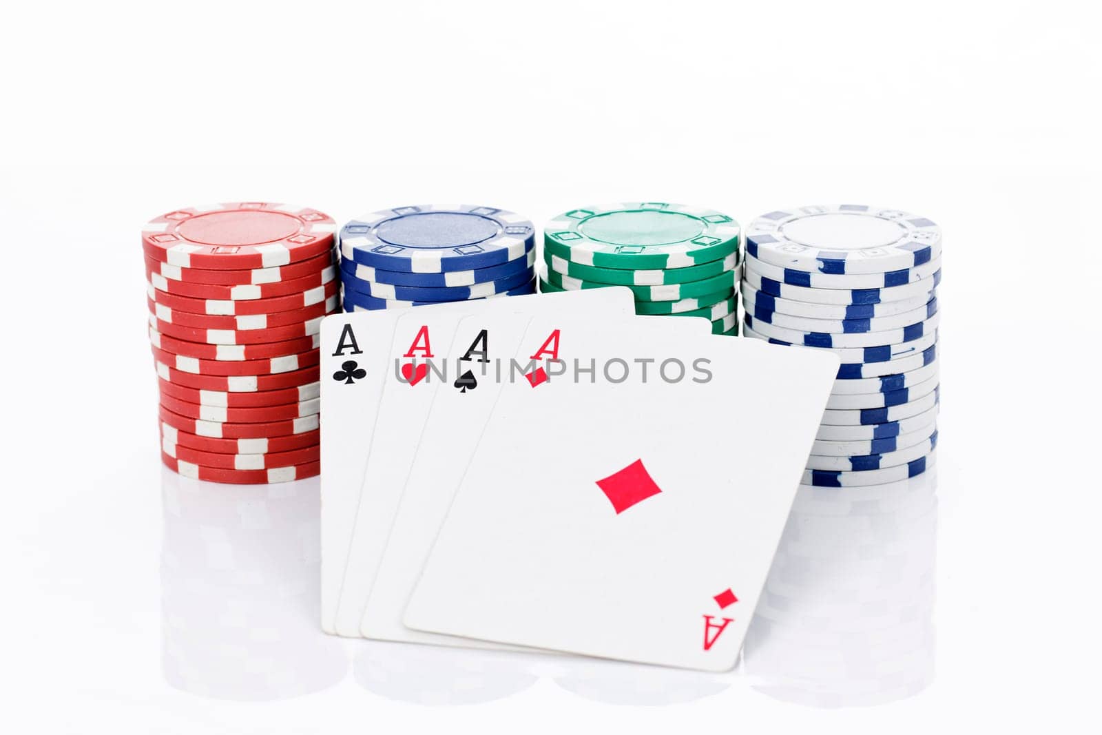 Four aces of a kind and chips