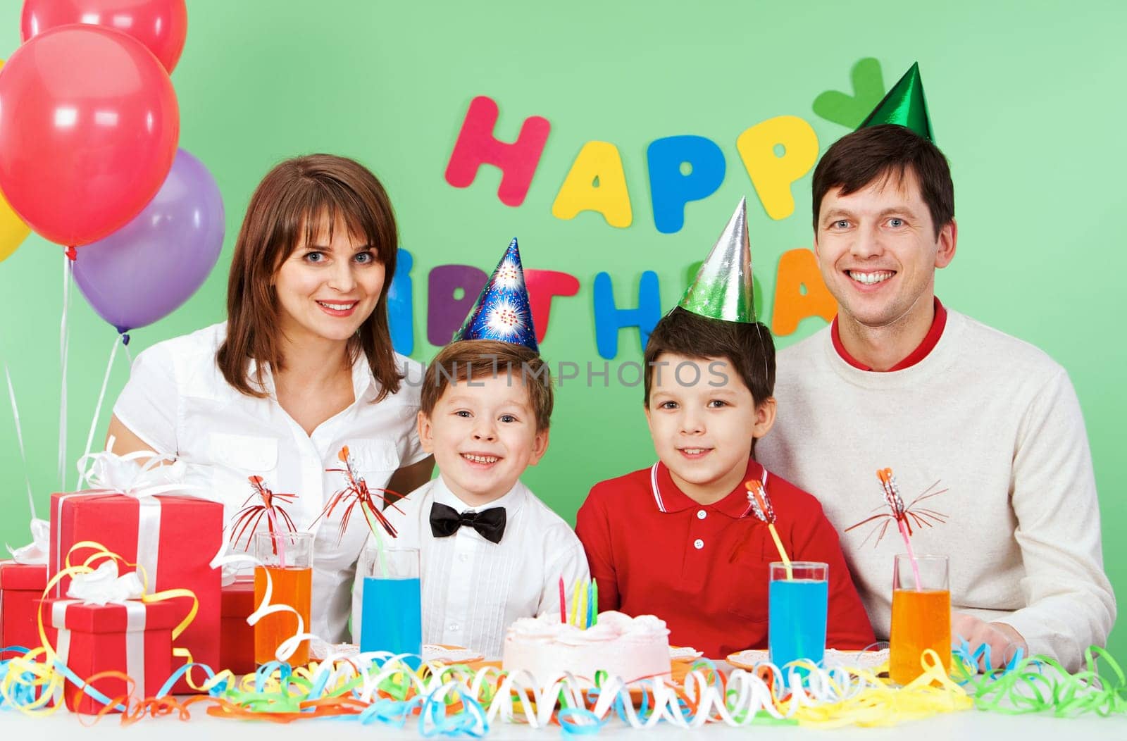 Portrait of family celebrate birthday