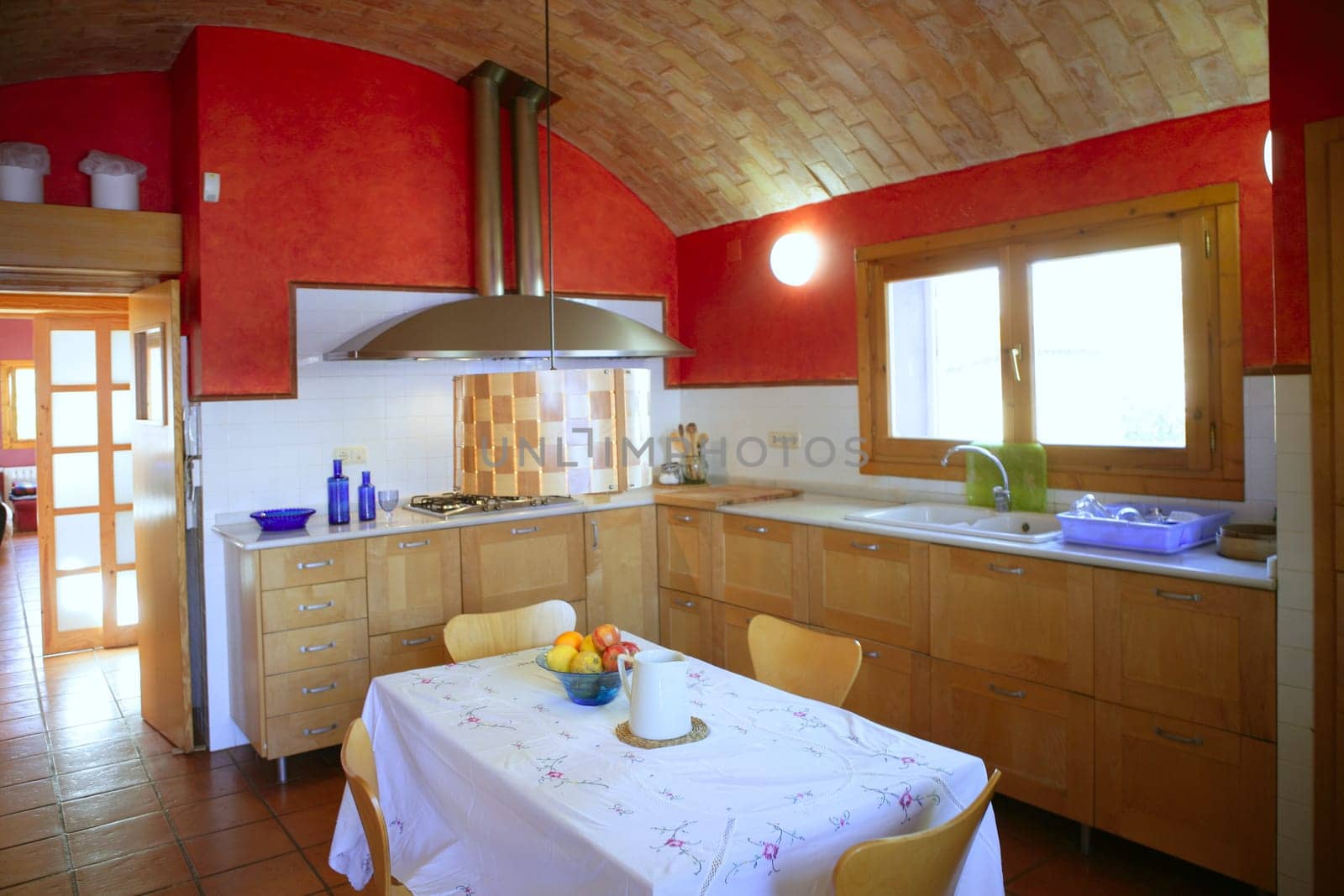 Kitchen with barrelt vault ceeling, red wall in mediterranean style