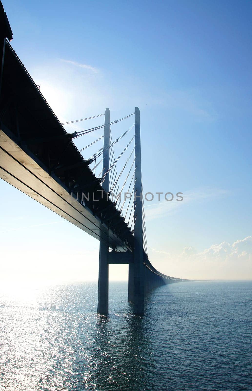 The Oresund bridge between Sweden and denmark - Die Öresundbrücke bei Gegenlicht zwischen Schweden und Dänemark