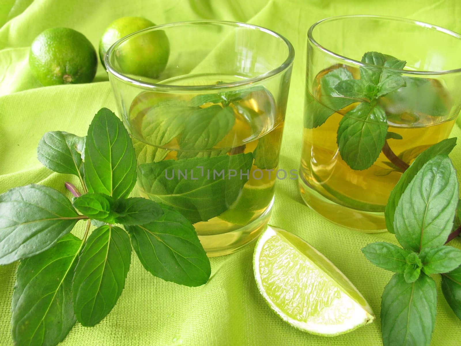 Iced tea with lemon mint