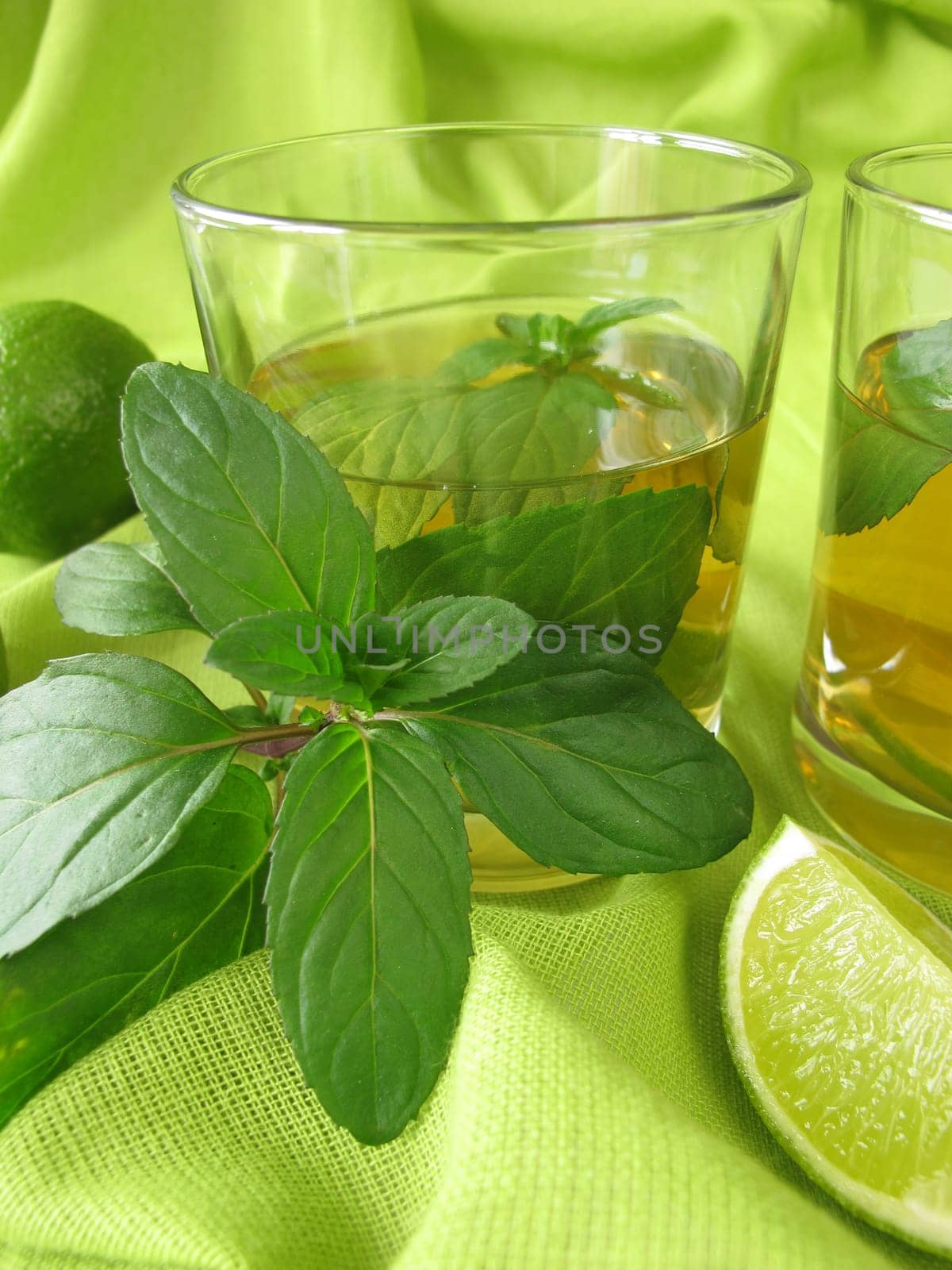 Iced tea with lemon mint
