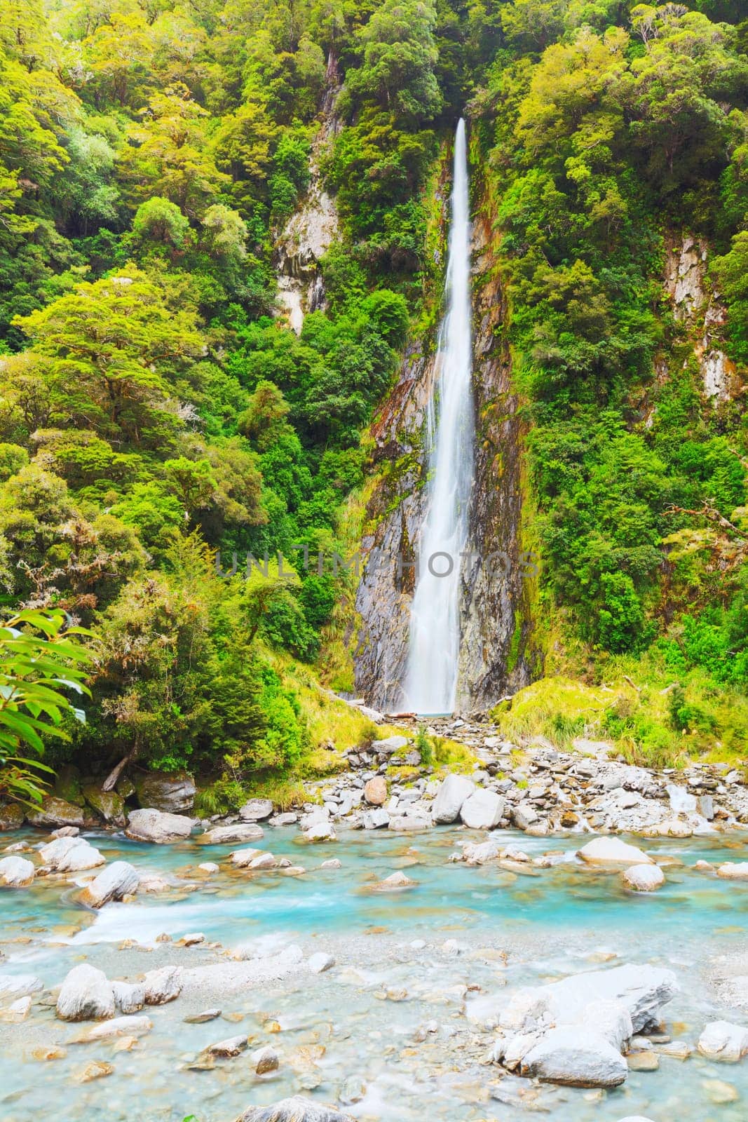 Roaring Billy Falls (Haast Pass, South Island, New Zealand)