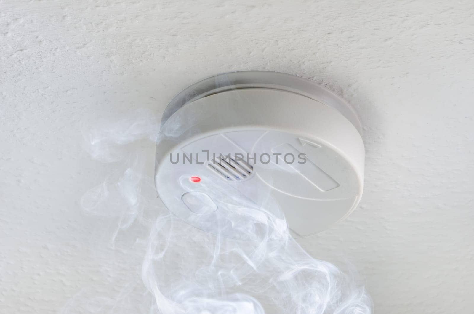 Fire detector with smoke